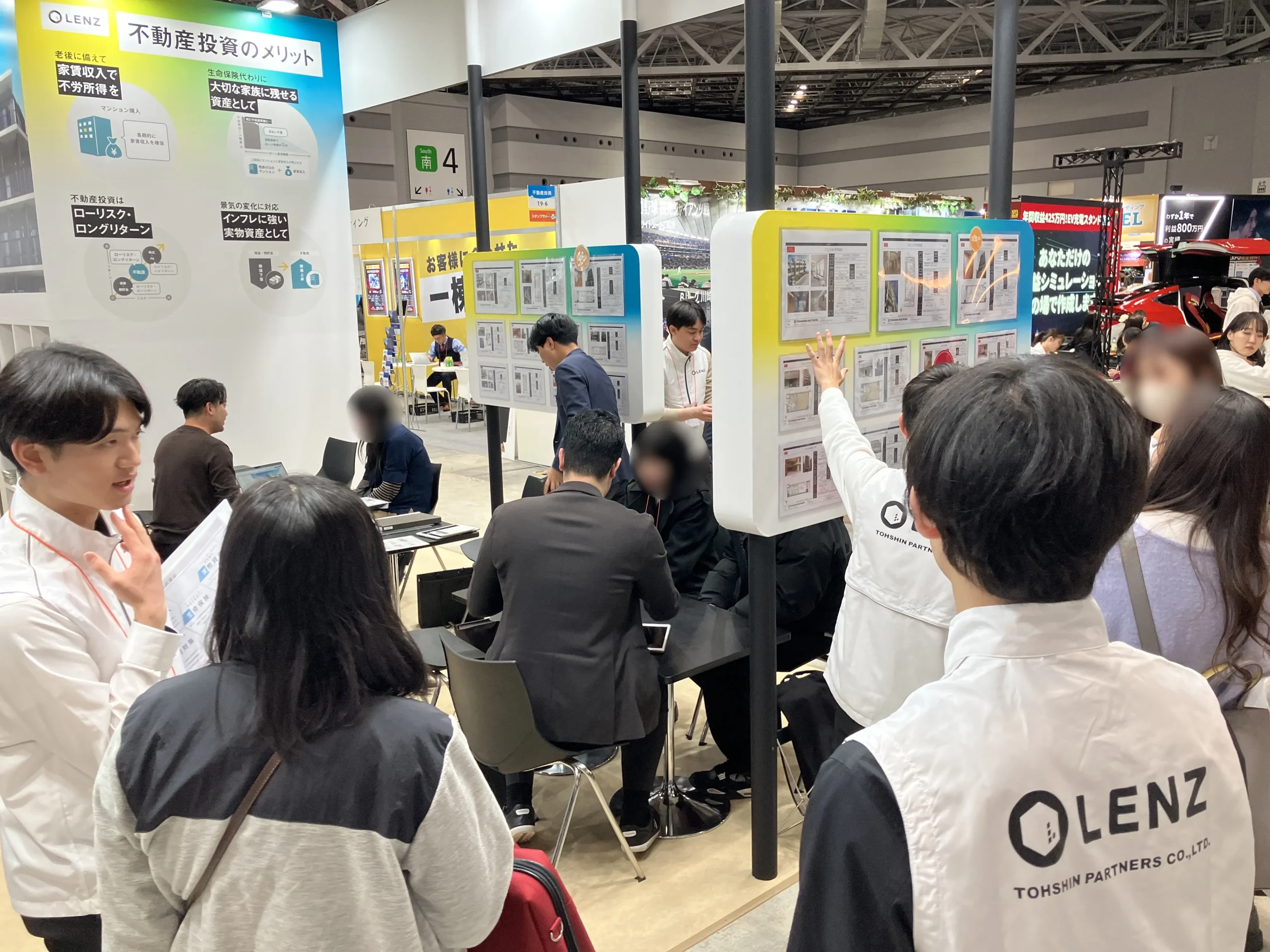 来場者で賑わう出展ブース