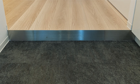 ステンレスの上り框